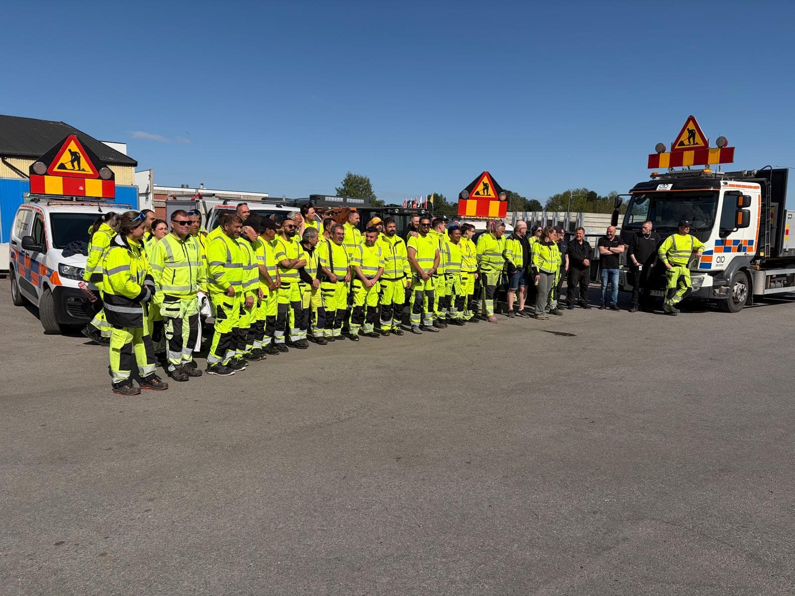 TBJ Allservice arbetslag samlat inför ett uppdrag