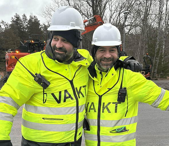 Två flaggvakter från TBJ Allservice i Uppsala